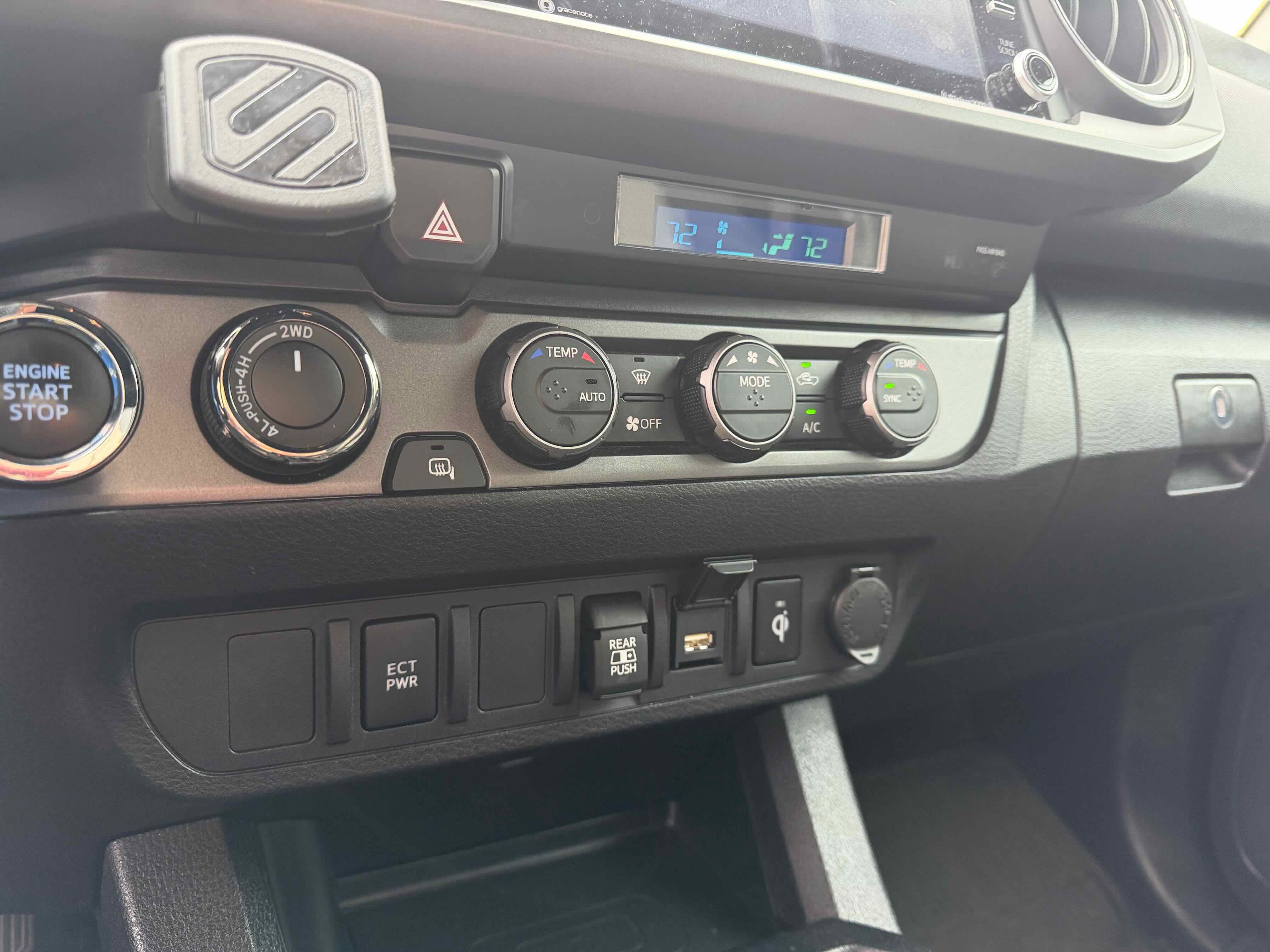 Used 2022 Toyota Tacoma TRD Off-Road image 23