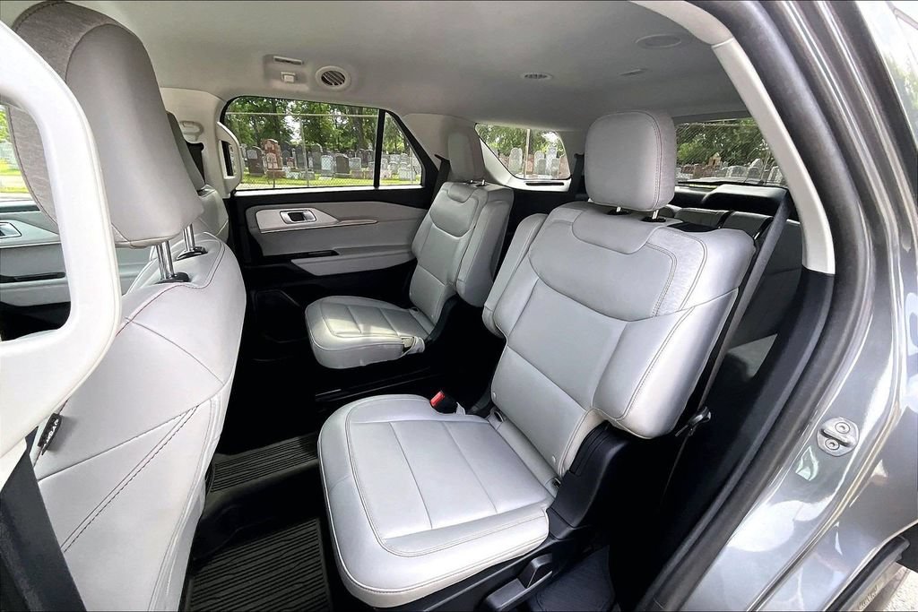 Certified 2025 Ford Explorer Active w/ Active Comfort Package RWD image 24