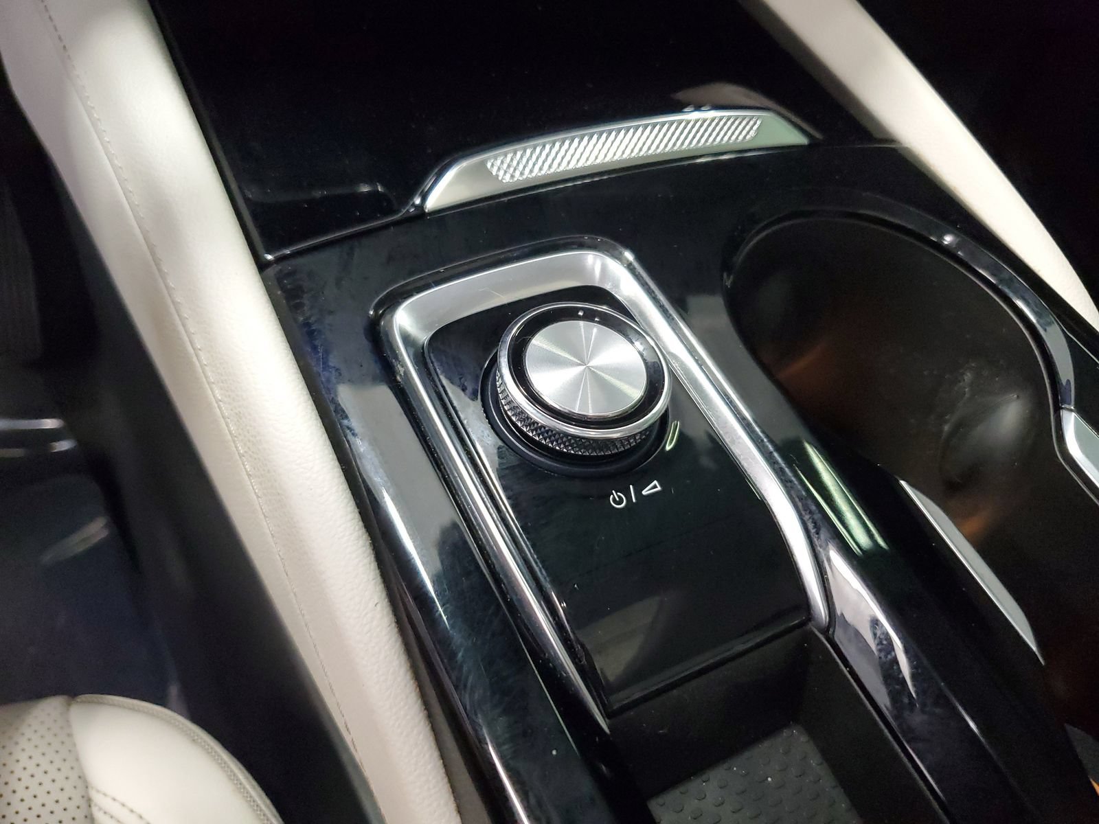 Used 2024 Buick Envision Avenir AWD/4WD image 31