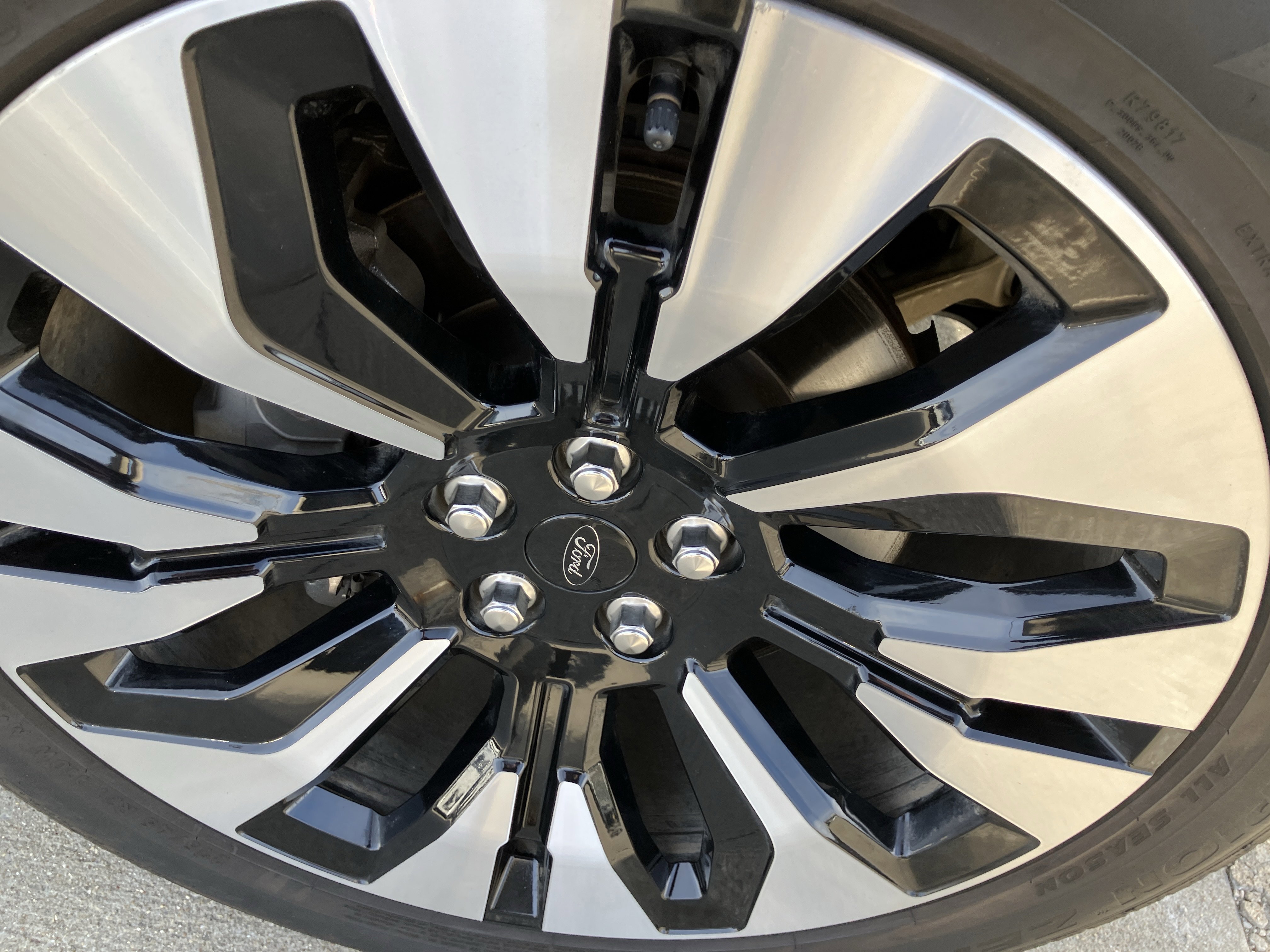 Certified 2025 Ford Explorer Platinum w/ LUX Leather Package image 10