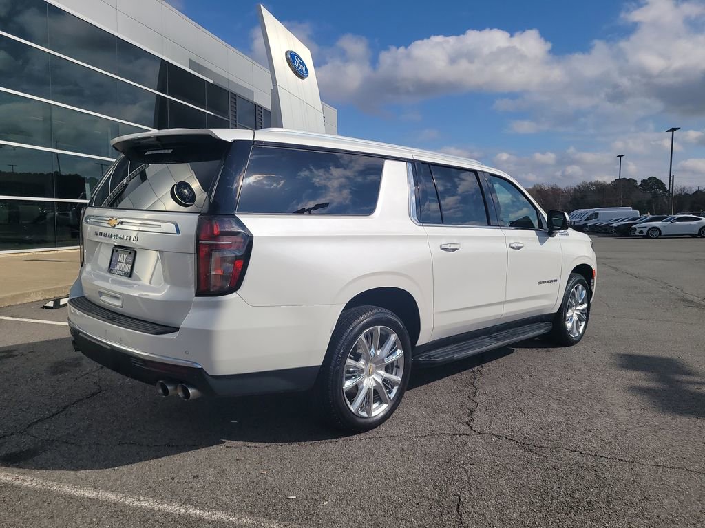 Used 2023 Chevrolet Suburban High Country image 3