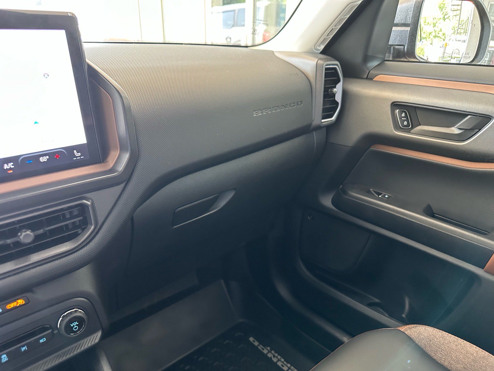 Certified 2025 Ford Bronco Sport Outer Banks w/ Outer Banks Tech Package+ AWD/4WD image 34