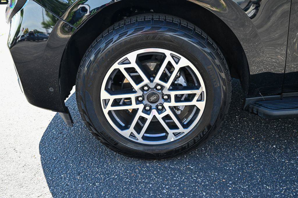 Certified 2025 Ford Expedition Active AWD/4WD image 12