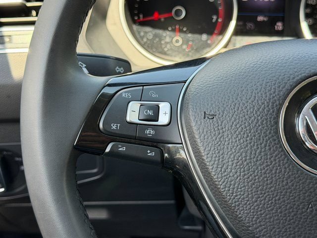 Used 2020 Volkswagen Tiguan SE FWD image 17