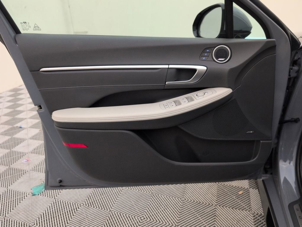 Used 2025 Hyundai Sonata Limited FWD image 34