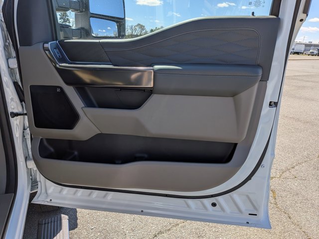 Certified 2026 Ford F450 Platinum w/ Platinum Plus Package image 34