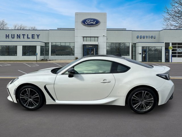Used 2023 Toyota GR86 RWD image 7