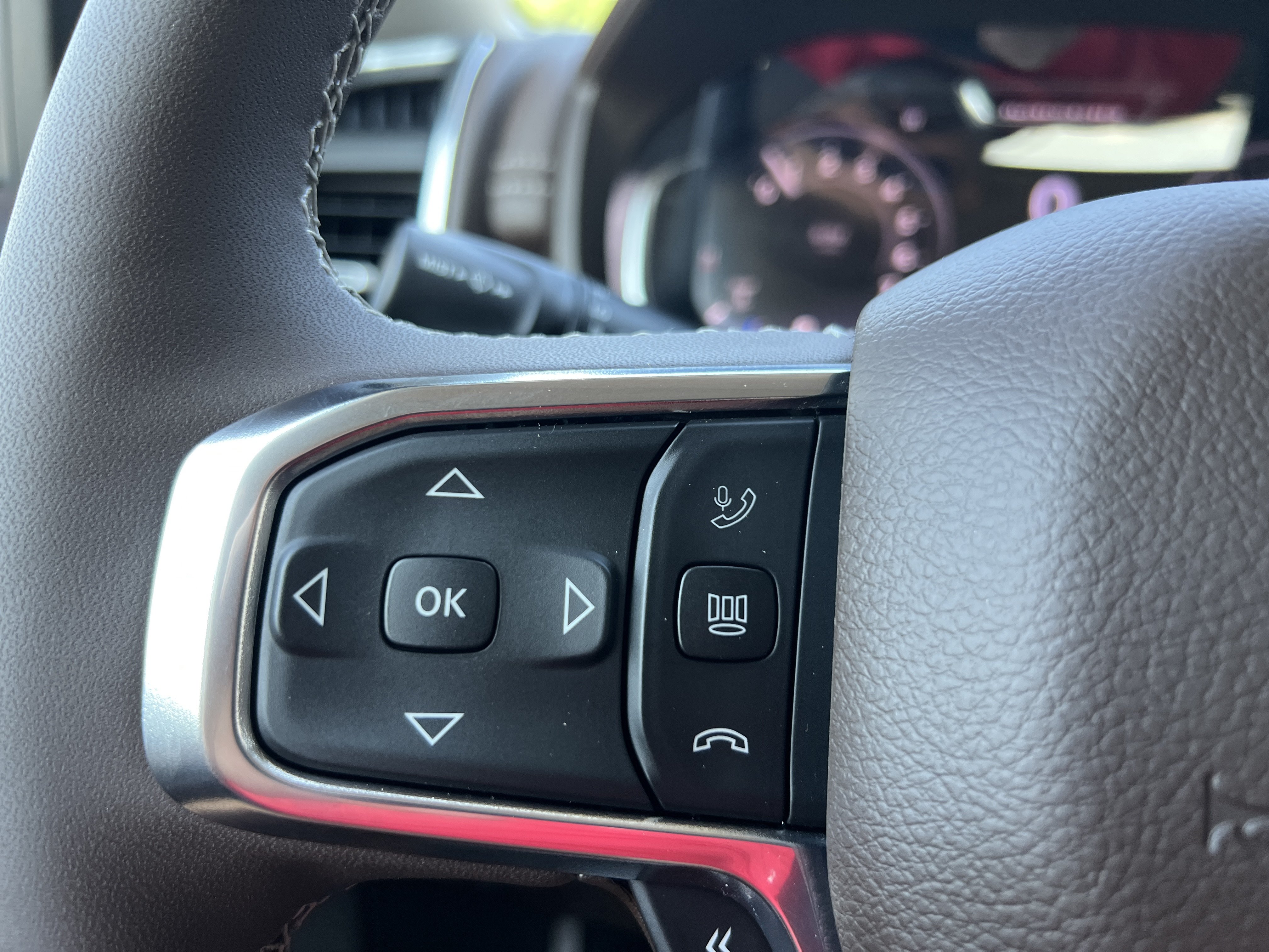 Used 2025 RAM 1500 Laramie AWD/4WD image 35