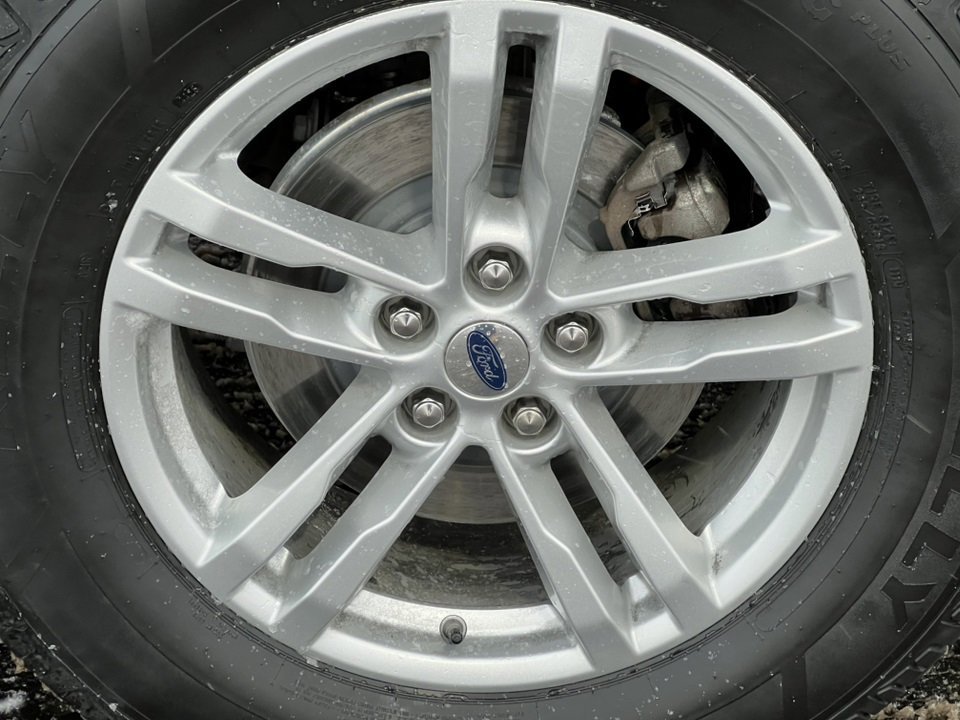 Certified 2022 Ford Explorer XLT w/ Equipment Group 202A image 8