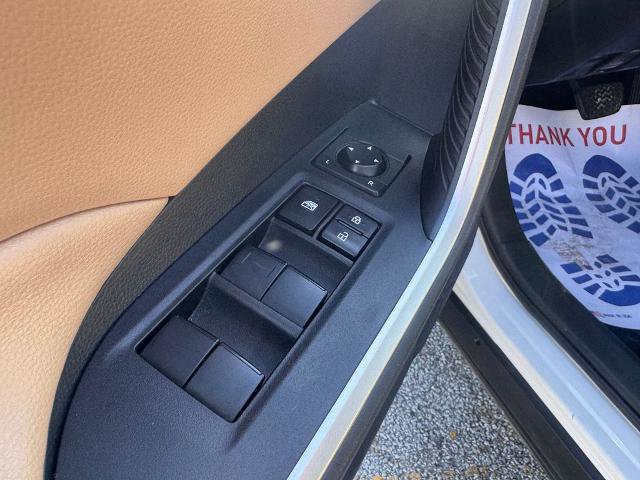 Used 2019 Toyota RAV4 XLE w/ Convenience Package FWD image 17