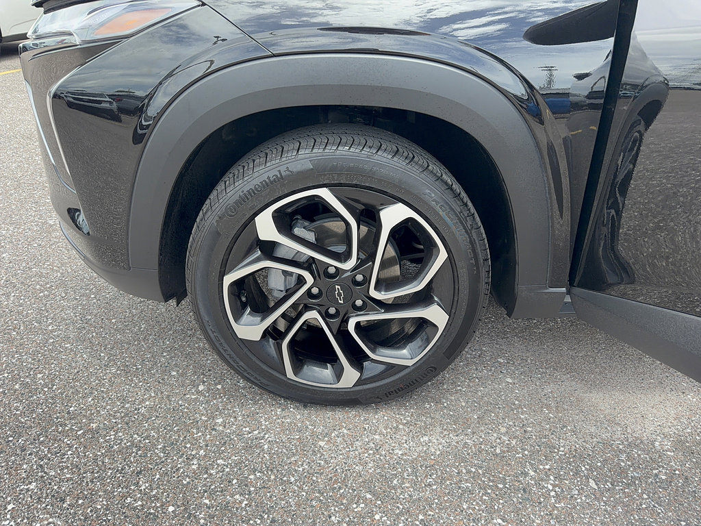 Used 2025 Chevrolet Trax RS w/ Sunroof Package FWD image 34