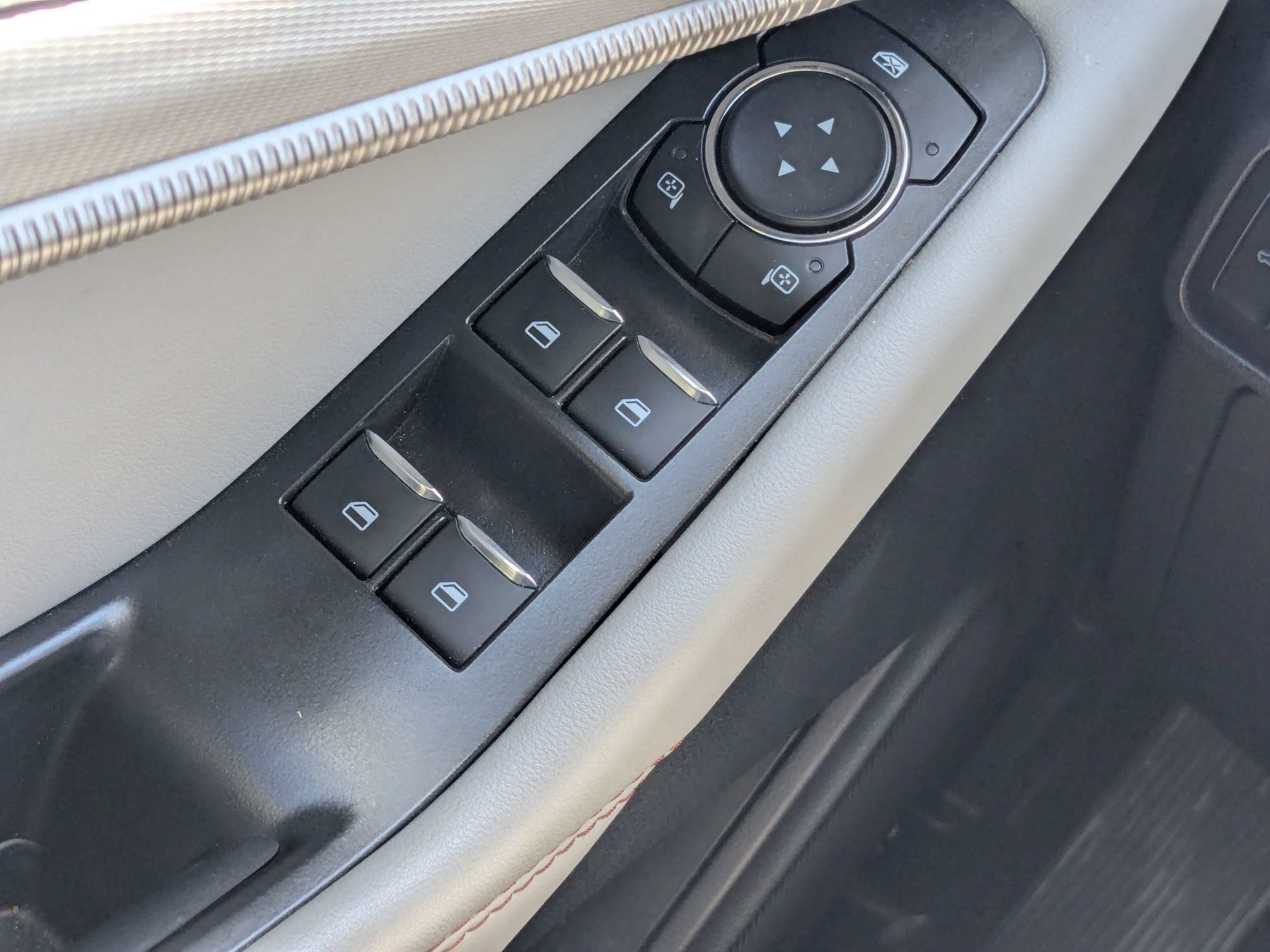 Certified 2025 Ford Explorer Active w/ Active Comfort Package RWD image 24