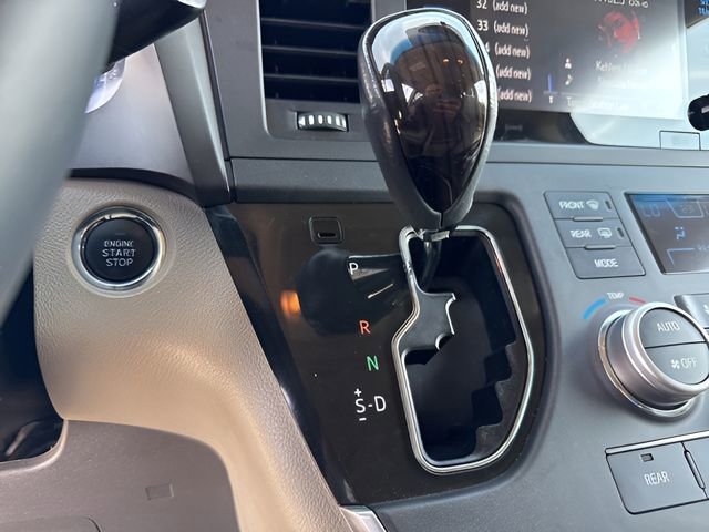 Used 2017 Toyota Sienna XLE w/ XLE Navigation Package AWD/4WD image 24
