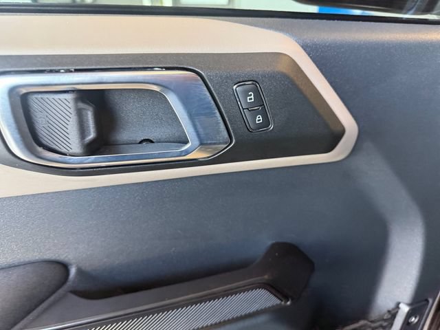 Certified 2024 Ford Bronco Wildtrak AWD/4WD image 6