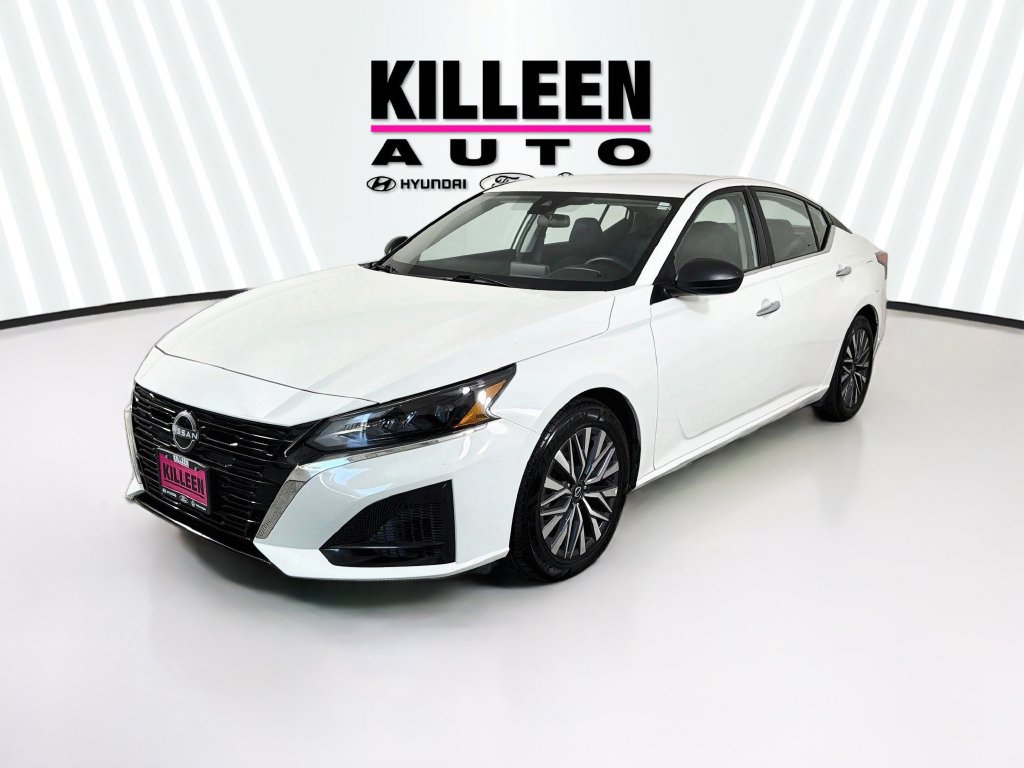 Used 2025 Nissan Altima 2.5 SV FWD image 3