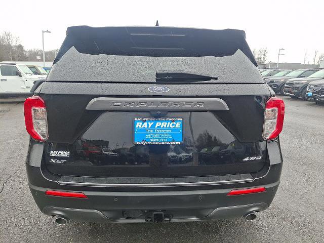 Certified 2022 Ford Explorer XLT w/ Equipment Group 202A image 3