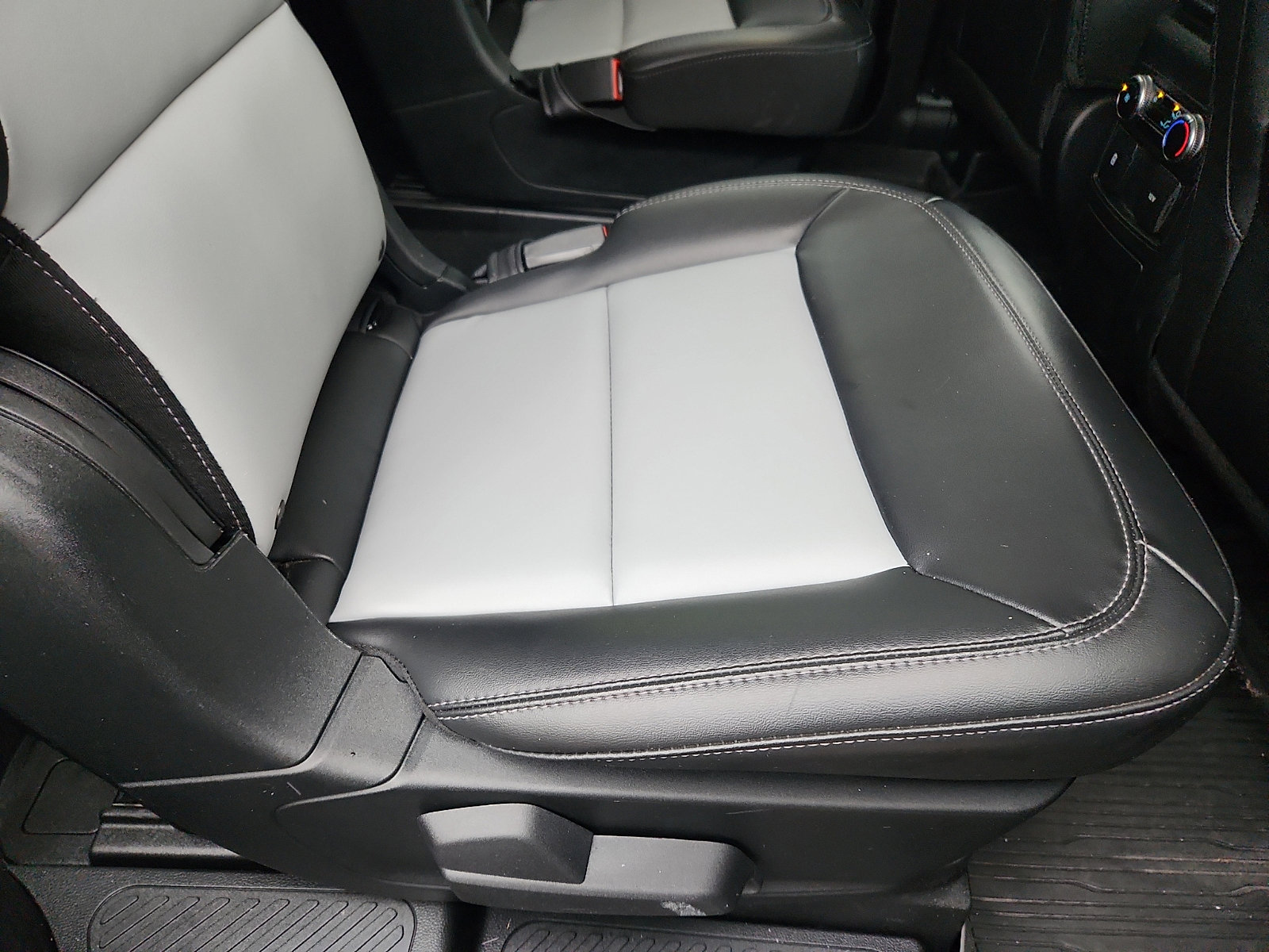 Certified 2023 Ford Explorer XLT w/ Equipment Group 202A image 30