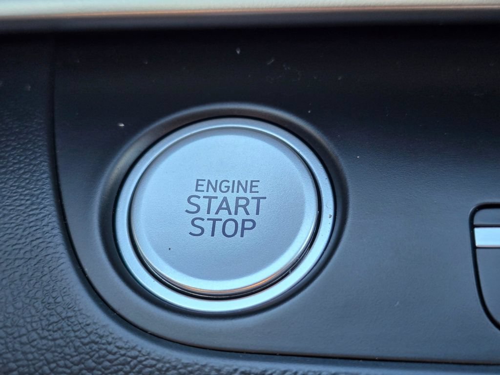 Used 2025 Hyundai Elantra SEL FWD image 23