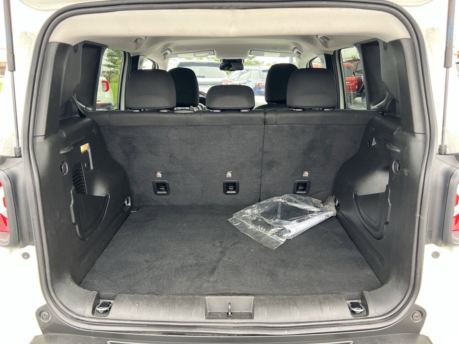 Used 2023 Jeep Renegade Trailhawk AWD/4WD image 33