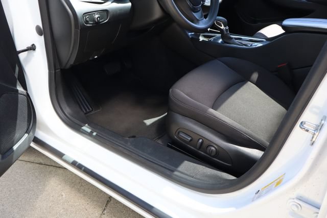 Used 2024 Chevrolet Malibu LT FWD image 15