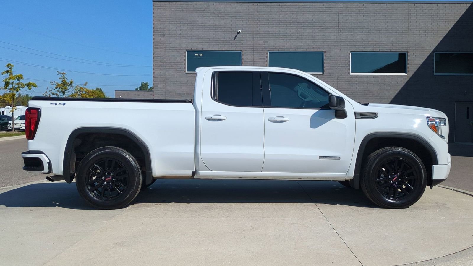 Used 2022 GMC Sierra 1500 Elevation image 8