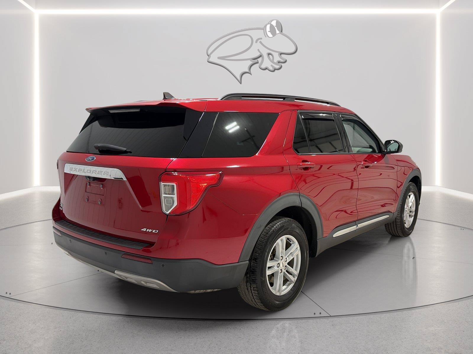 Certified 2021 Ford Explorer XLT w/ Equipment Group 202A AWD/4WD image 5