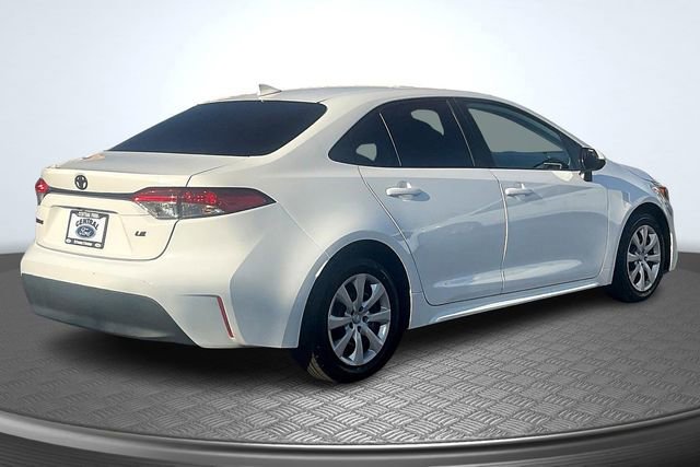 Used 2025 Toyota Corolla LE image 4