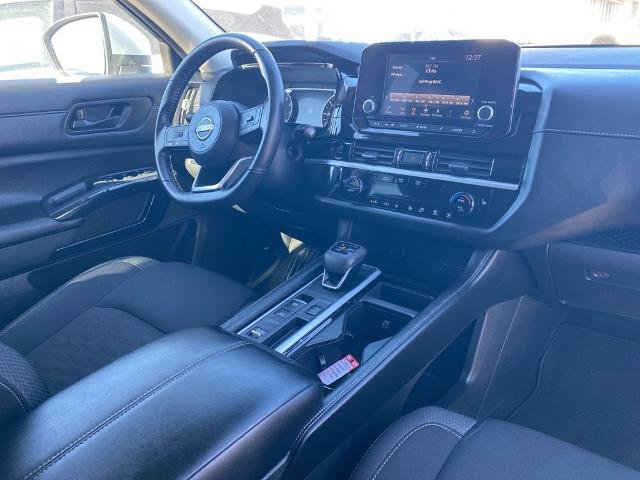 Used 2025 Nissan Pathfinder SV image 8
