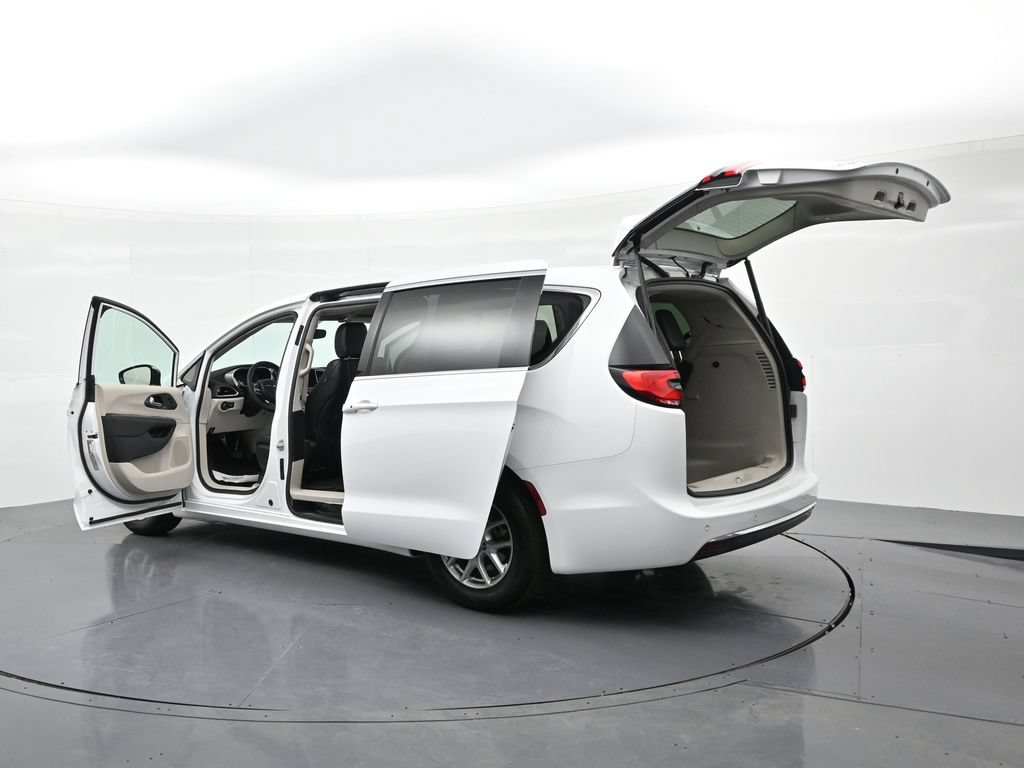 Used 2024 Chrysler Pacifica Touring-L FWD image 26