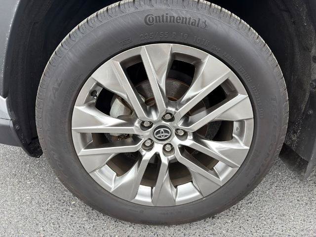 Used 2020 Toyota RAV4 XLE Premium AWD/4WD image 20