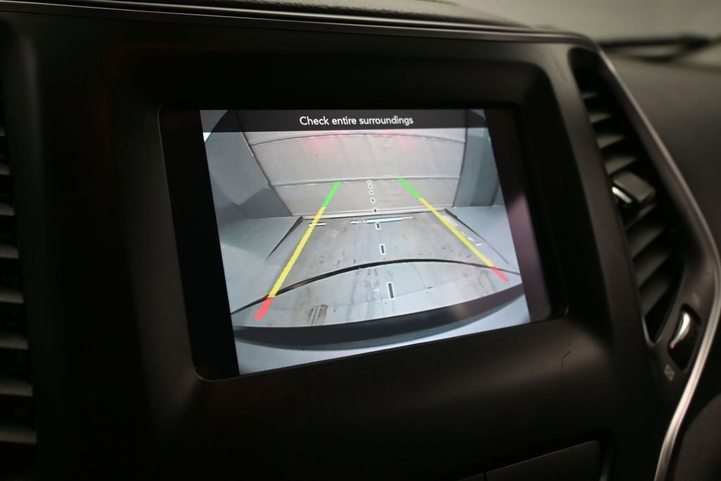 Used 2019 Jeep Cherokee Latitude w/ Popular Appearance Group AWD/4WD image 13