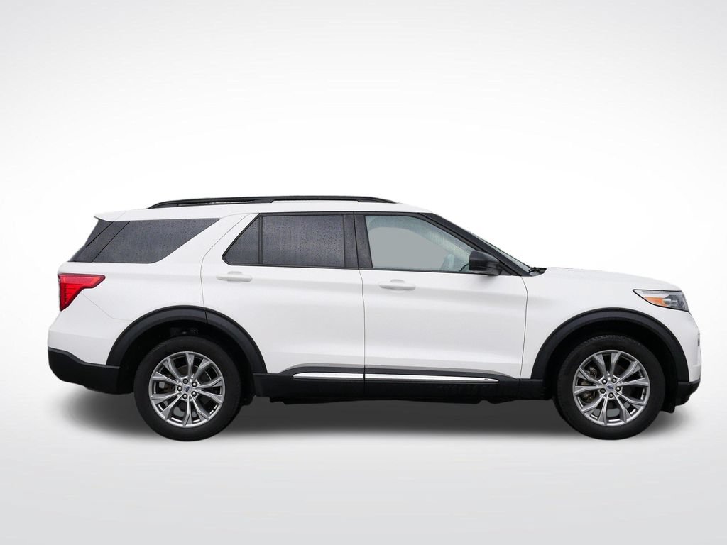 Certified 2023 Ford Explorer XLT w/ Equipment Group 202A AWD/4WD image 2