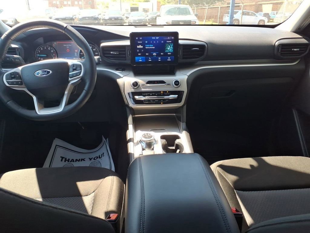 Certified 2024 Ford Explorer XLT AWD/4WD image 12