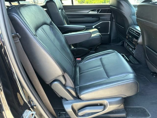 Used 2024 Jeep Wagoneer Series II AWD/4WD image 11