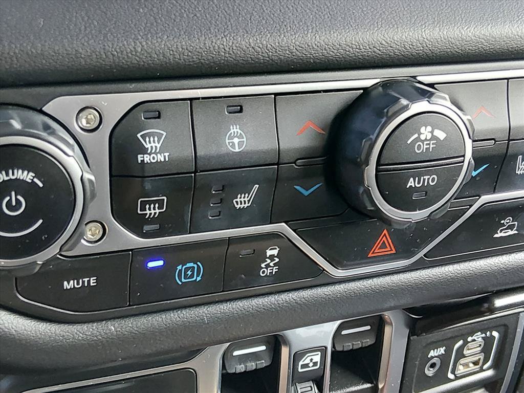 Used 2024 Jeep Wrangler Unlimited Sahara AWD/4WD image 22