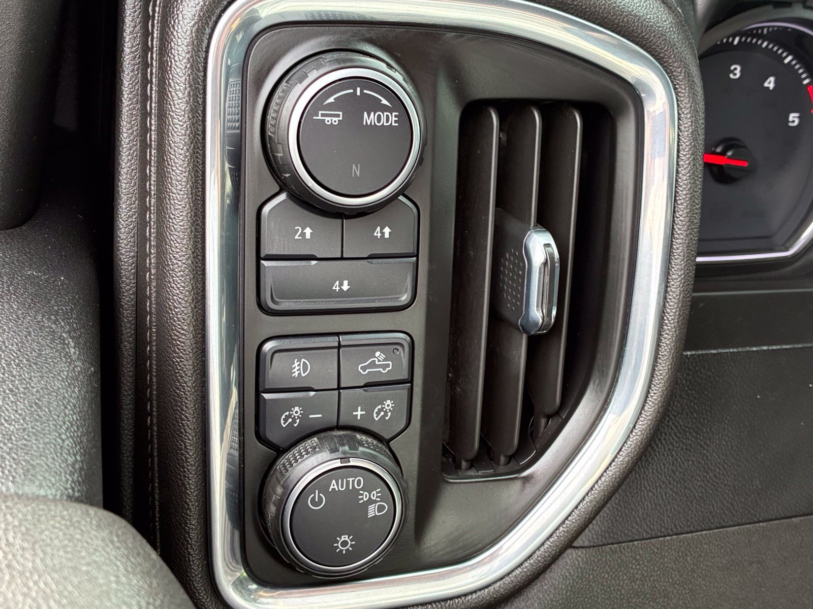 Used 2023 Chevrolet Silverado 2500 LT w/ Convenience Package AWD/4WD image 19