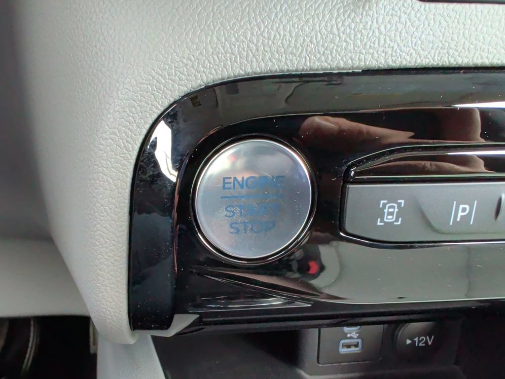 Certified 2023 Ford Escape Platinum AWD/4WD image 25