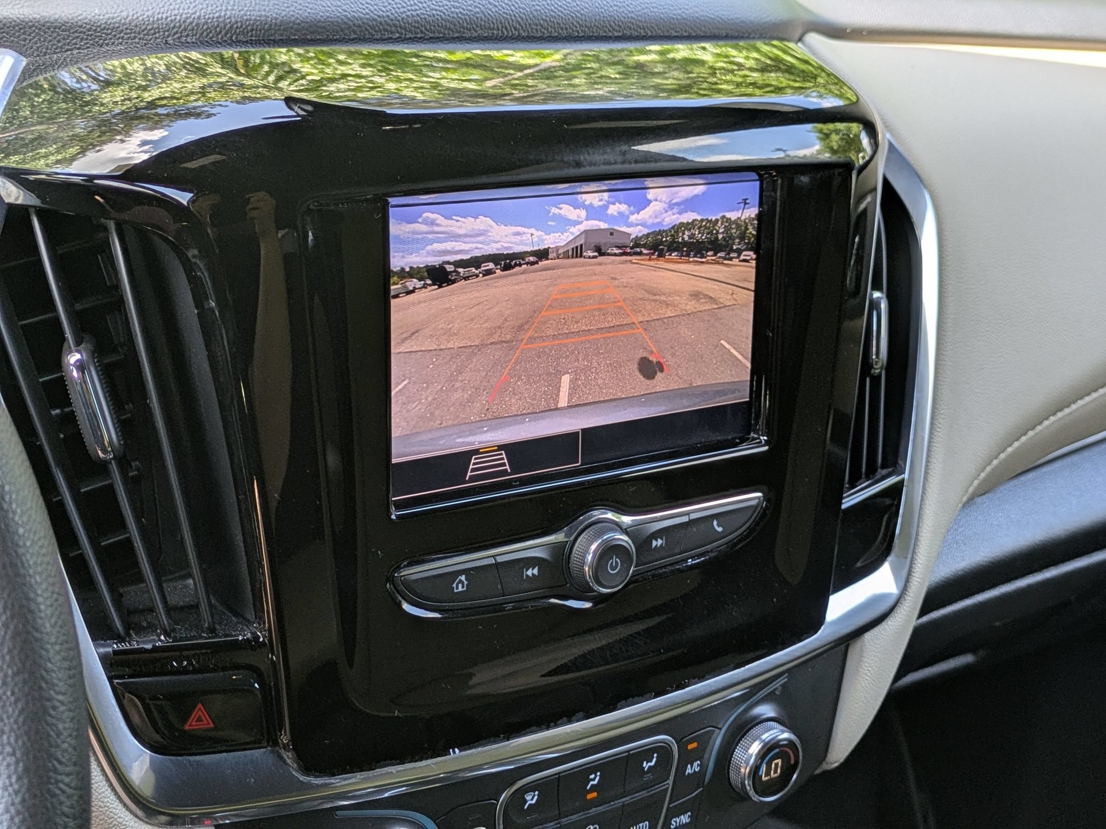 Used 2023 Chevrolet Traverse LS FWD image 18