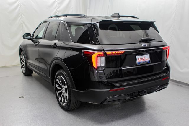 Certified 2025 Ford Explorer ST-Line AWD/4WD image 5
