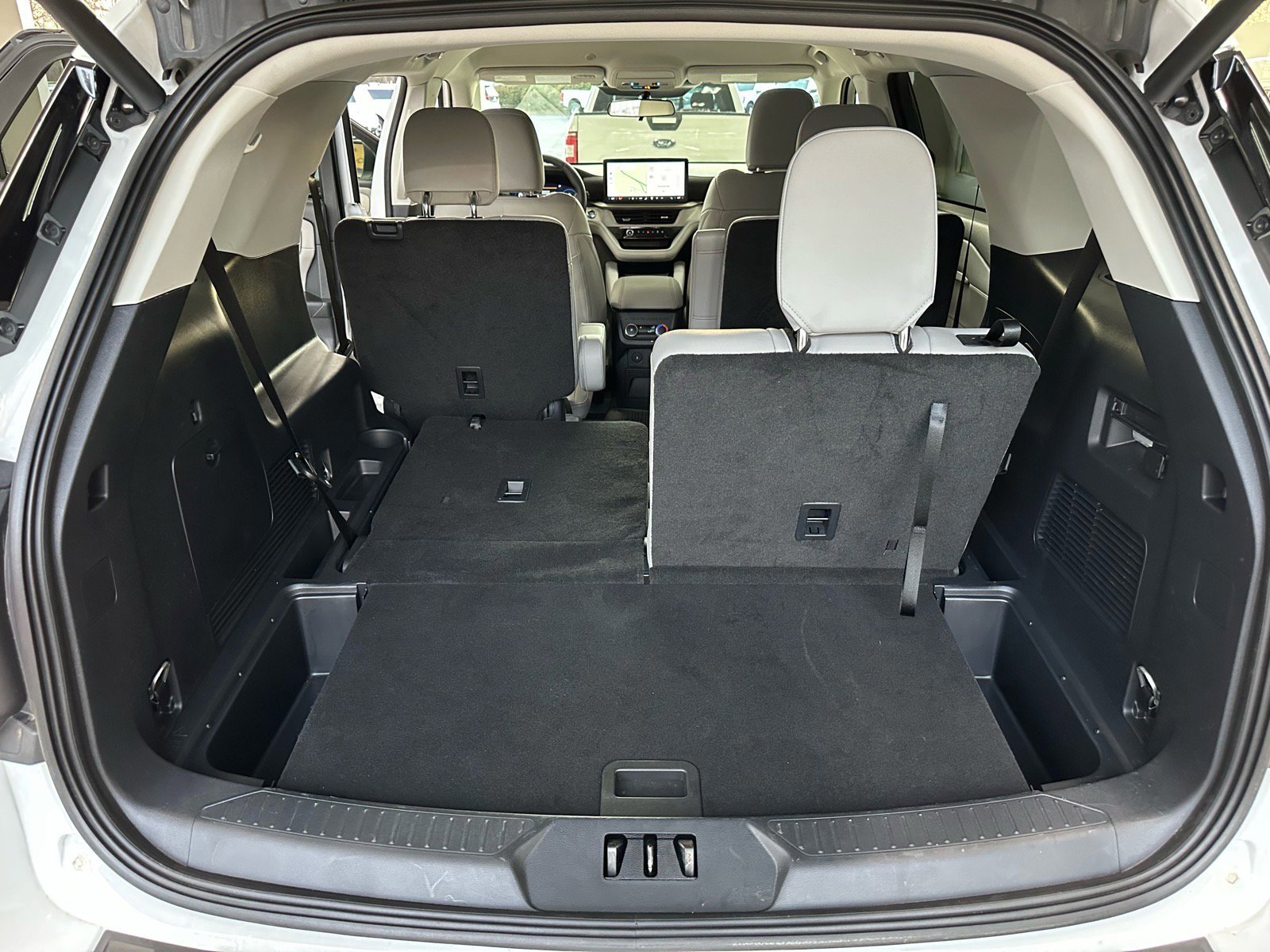 Certified 2025 Ford Explorer Active w/ Active Comfort Package image 28