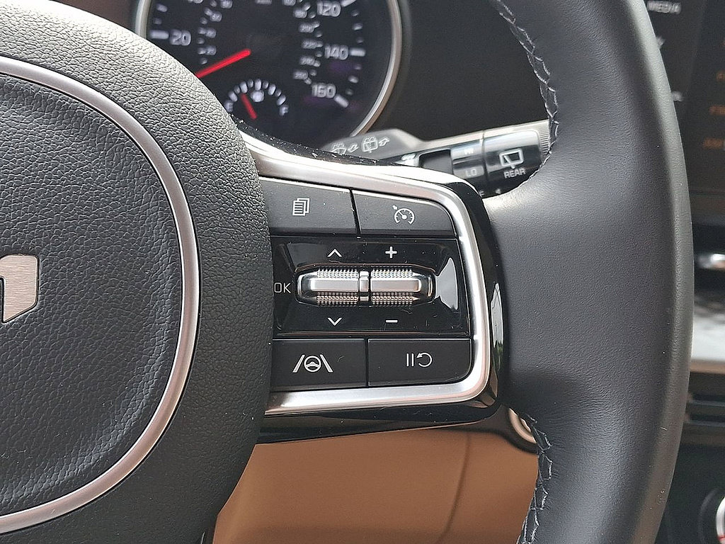 Used 2024 Kia Carnival LX FWD image 18