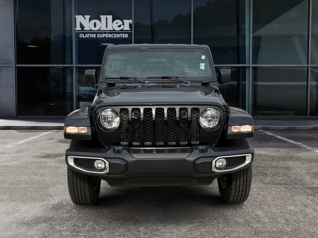 Used 2022 Jeep Gladiator Sport AWD/4WD image 2
