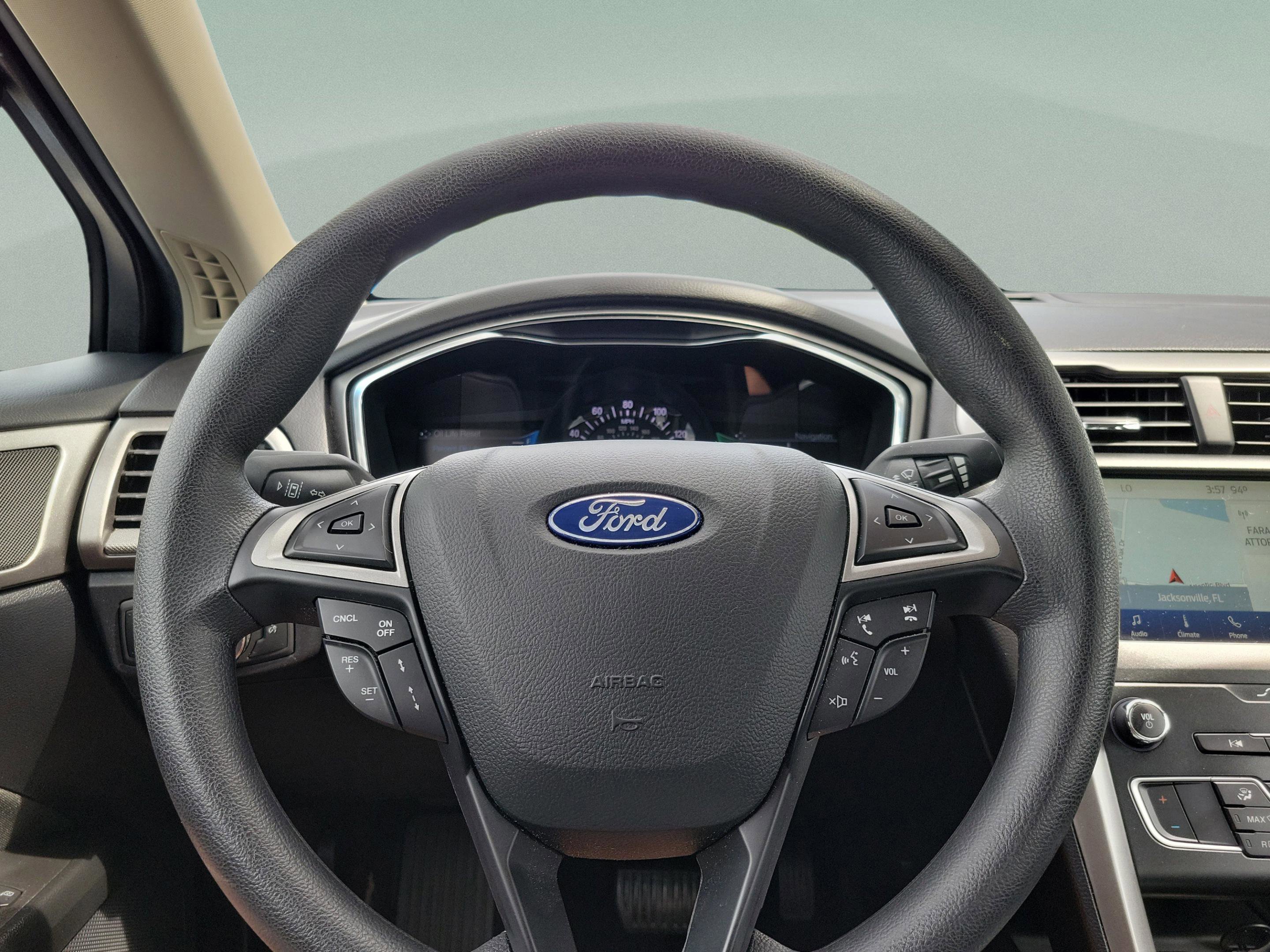 Certified 2020 Ford Fusion SE FWD image 20