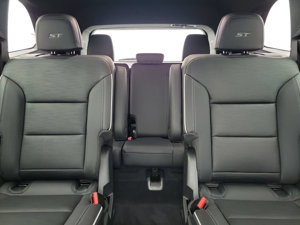Used 2025 Buick Enclave Sport Touring w/ LPO, All-Weather Package FWD image 17