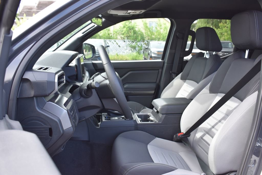 Used 2025 Toyota Tacoma TRD Sport AWD/4WD image 5