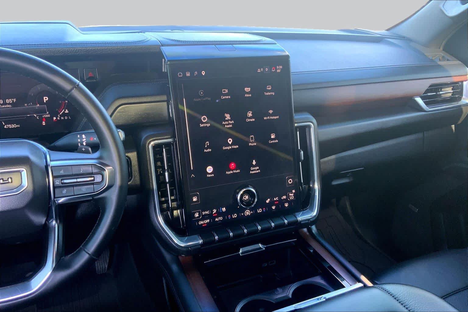 Used 2025 GMC Yukon Denali w/ Sun & Power Step Package AWD/4WD image 7