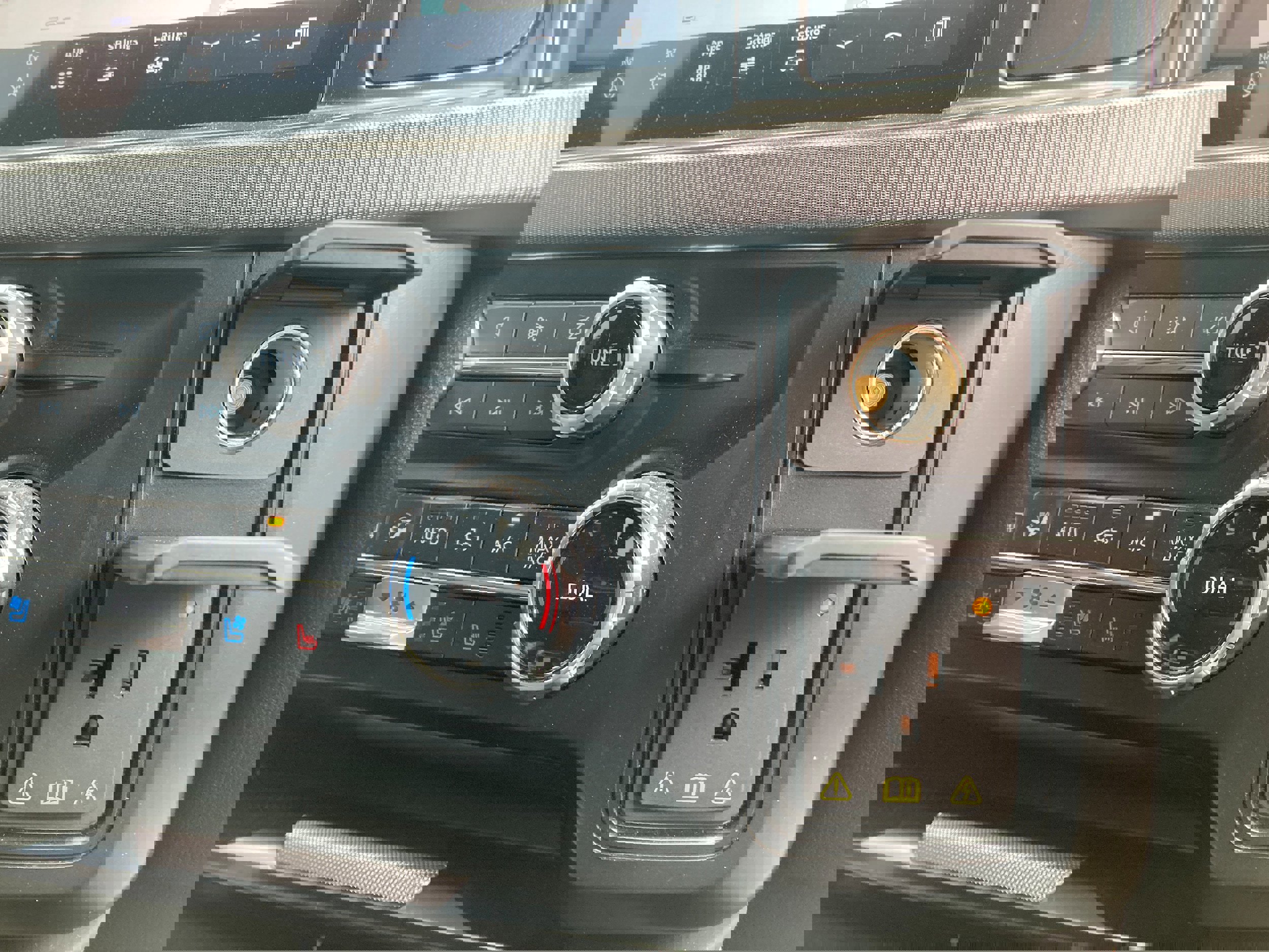 Certified 2024 Ford F350 Platinum w/ FX4 Off-Road Package image 23