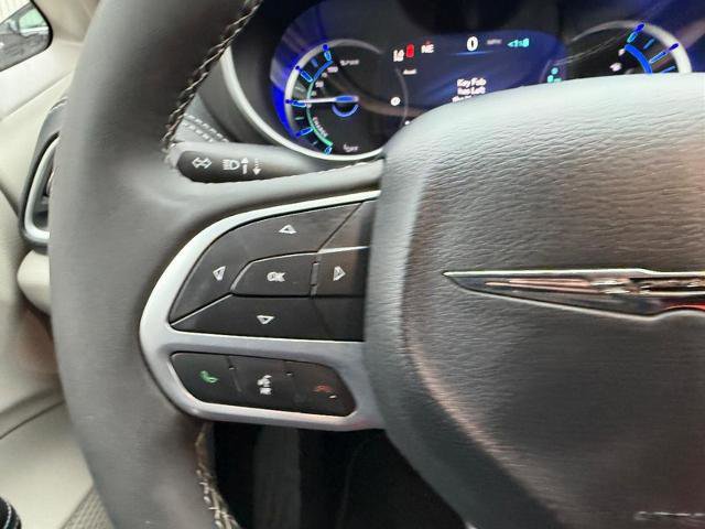 Used 2024 Chrysler Pacifica Limited image 16