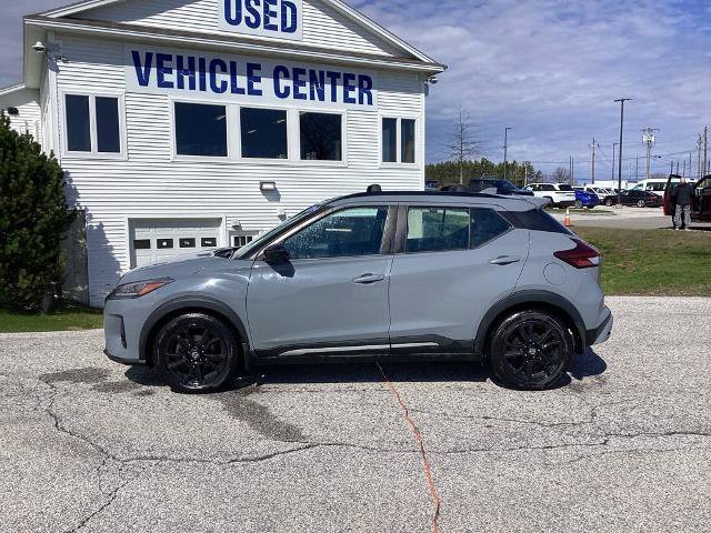 Used 2021 Nissan Kicks SR w/ SR Premium Package FWD image 3