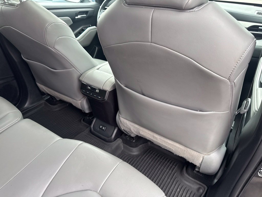 Used 2021 Toyota Highlander XLE AWD/4WD image 42